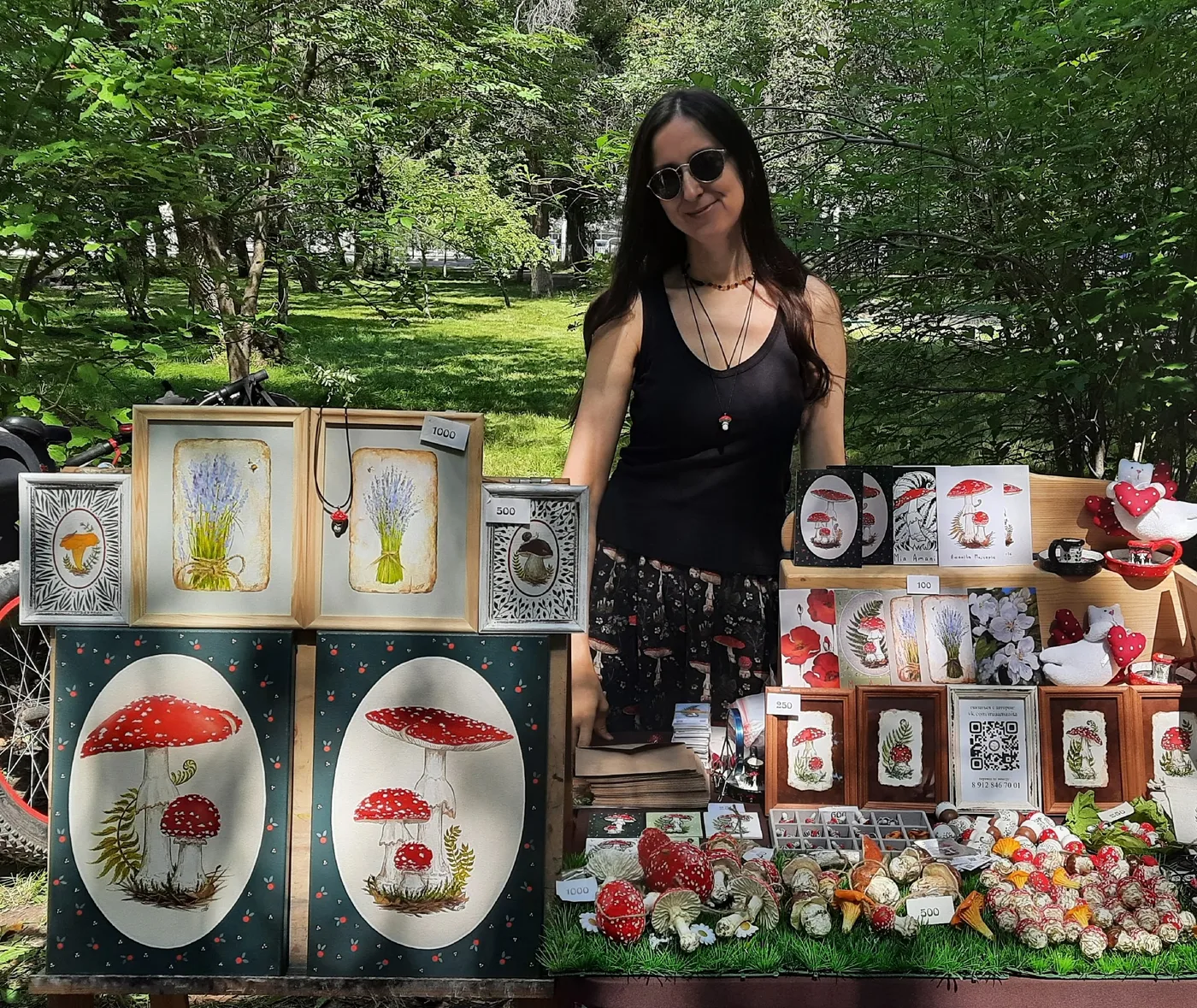 Наталия, автор Mia Amanita, на ярмарке со своими работами: картины с мухоморами, открытки, украшения и фигурки грибов